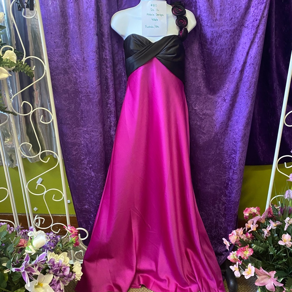 SAMPLE #80: Alexia Designs 4066 in Fuchsia & Black